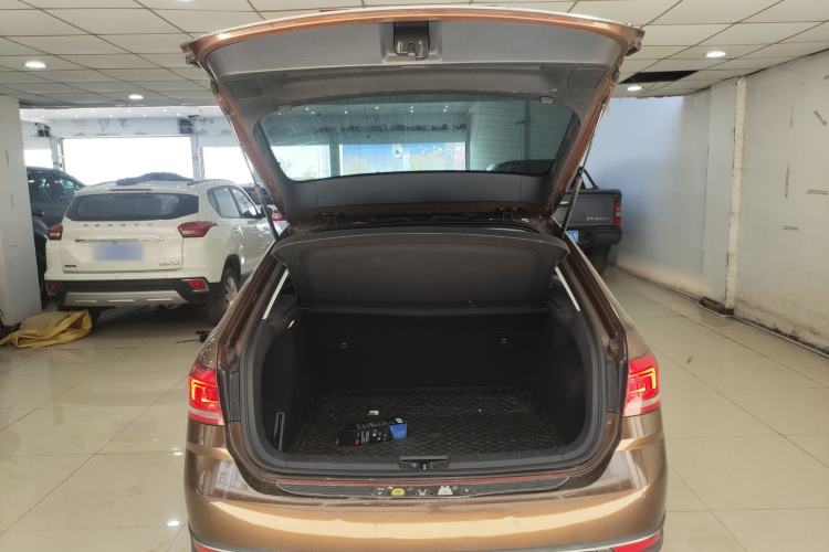 Used Volkswagen Cross Lavida 2017 230TSI DSG Luxury Edition
