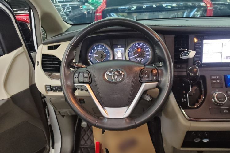 Used Toyota Sienna 2018 3.5L 2WD Limited 7-Seater Canadian Version