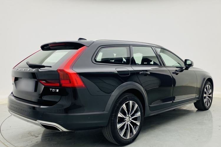 Used Volvo V90 2017 Cross Country T5 AWD Smart Range Edition Exterior 5