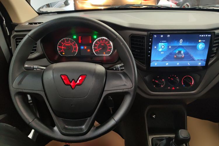 Used Wuling Hongguang V 2022 1.5L Jingqu Edition Enclosed-Window Vehicle with Hydraulic Power Steering LAR