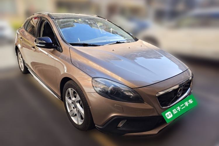 Used Volvo V40 2014 Cross Country T5 AWD Smart Luxury Edition Front Right 45 Deg
