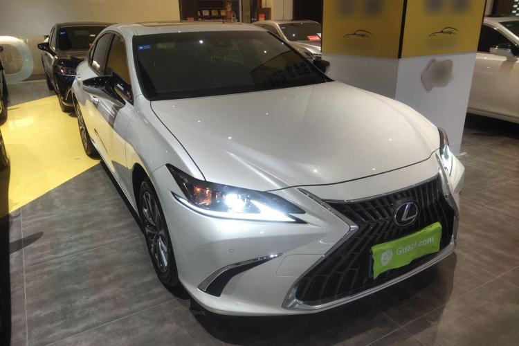 Used Lexus ES 2023 200 Excellence Edition
