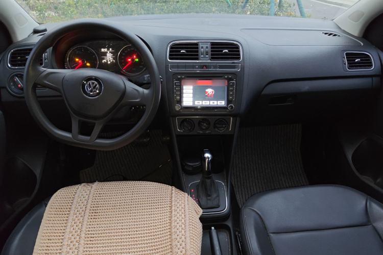 Used Volkswagen Polo 2014 1.6L Automatic Comfort Edition Center Console