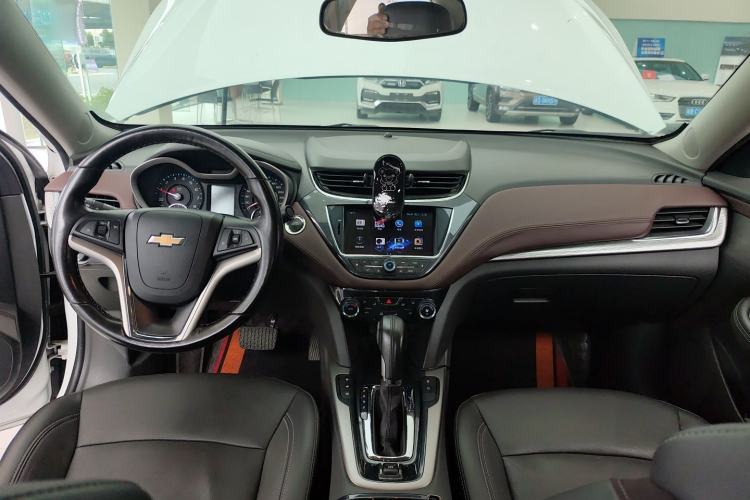 Used Chevrolet Malibu 2018 530T Automatic Luxury Edition Center Console