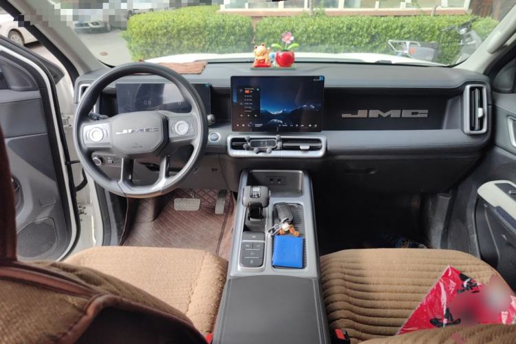 Used JMC Yuhu 2025 Short Wheelbase Double Cab Diesel Automatic Transmission Four-Wheel Drive Center Console