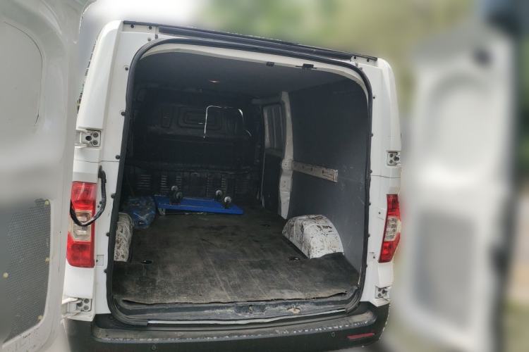 Used SAIC MAXUS EV30 2023 Pure-Electric Smart Logistics Expert with Long Wheelbase—Equipped with CATL Power Battery