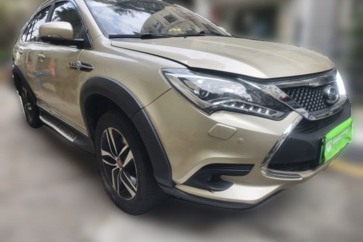 Used BYD Tang New Energy 2015 2.0T Four-Wheel-Drive Flagship Model Front Right 45 Deg