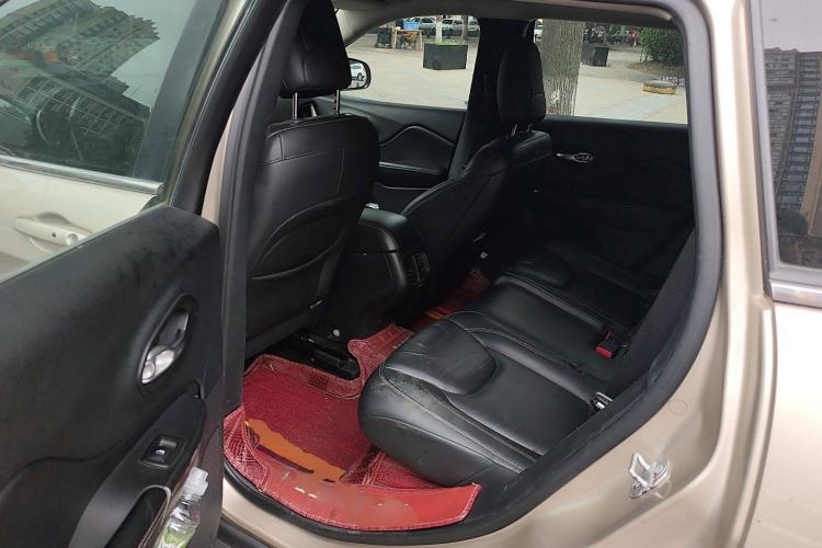 Used Jeep Cherokee 2017 2.0L Superior Edition Left Rear Seat