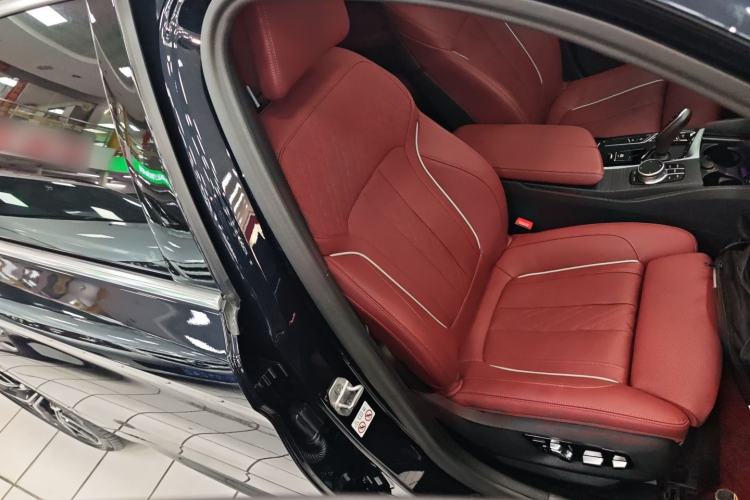 Used BMW 5 Series 2022 Revised Version 3 530Li Luxury Edition M Sport Package Right Front Seat