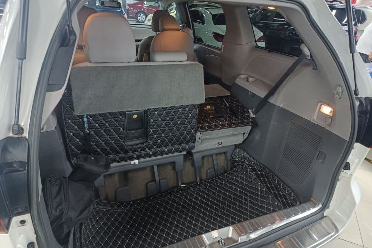 Used Toyota SIENNA 2018 3.5L Two-Wheel Drive SE U.S. Specification