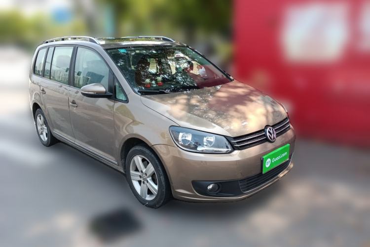 Used Volkswagen Touran 2015 1.4T DSG Comfort Edition 5 Seats Front Right 45 Deg