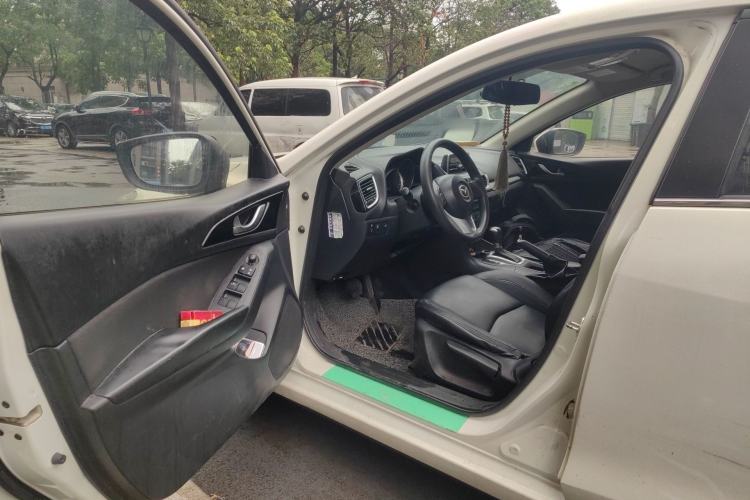 Used Mazda 3 Axela 2016 Sedan 1.5L Automatic Comfort Model
