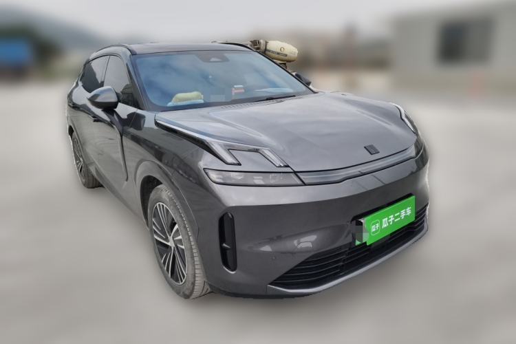 Used Lynk & Co 08 EM-P 2023 120km Long-Range Pro Front Right 45 Deg