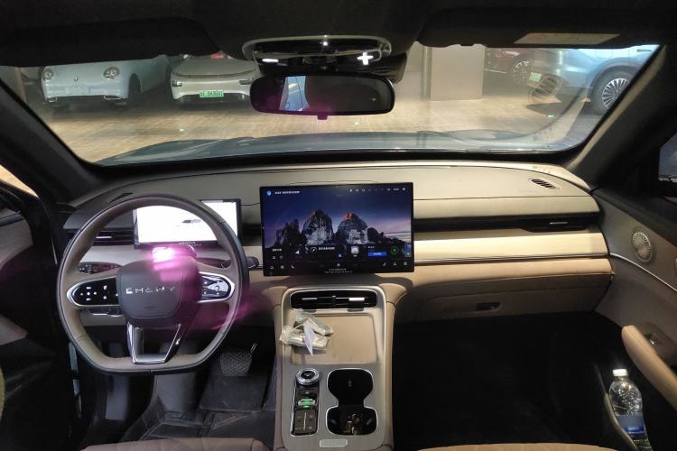 Used Chery Tiggo 8 PLUS C-DM 2025 1.5T 116 km Prestige Version 5 Seats Center Console