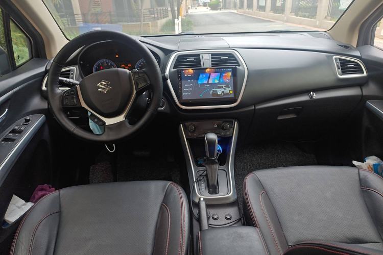 Used Suzuki S-Cross 2014 1.6L CVT Two-Wheel Drive Elite Version Center Console