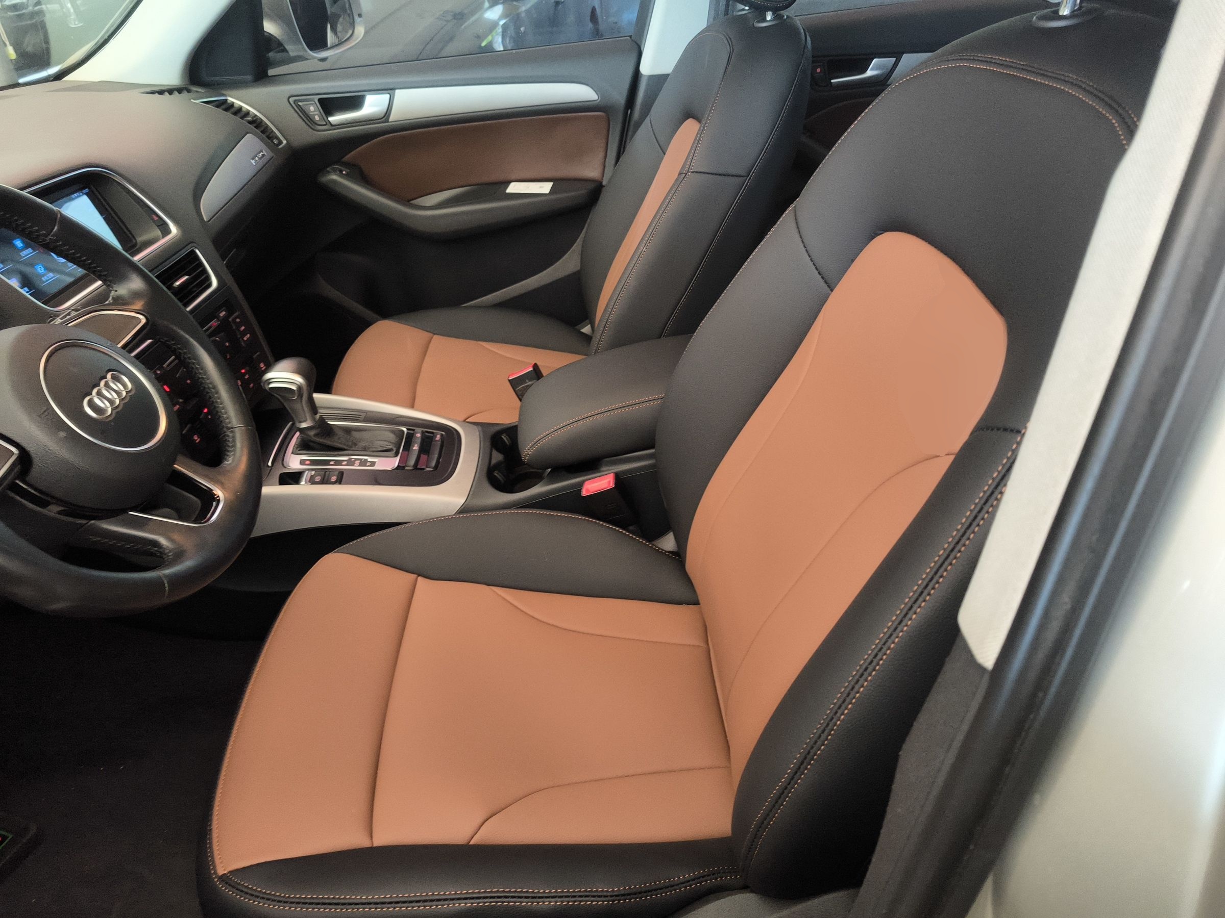 Переднее сиденье в автомобиле