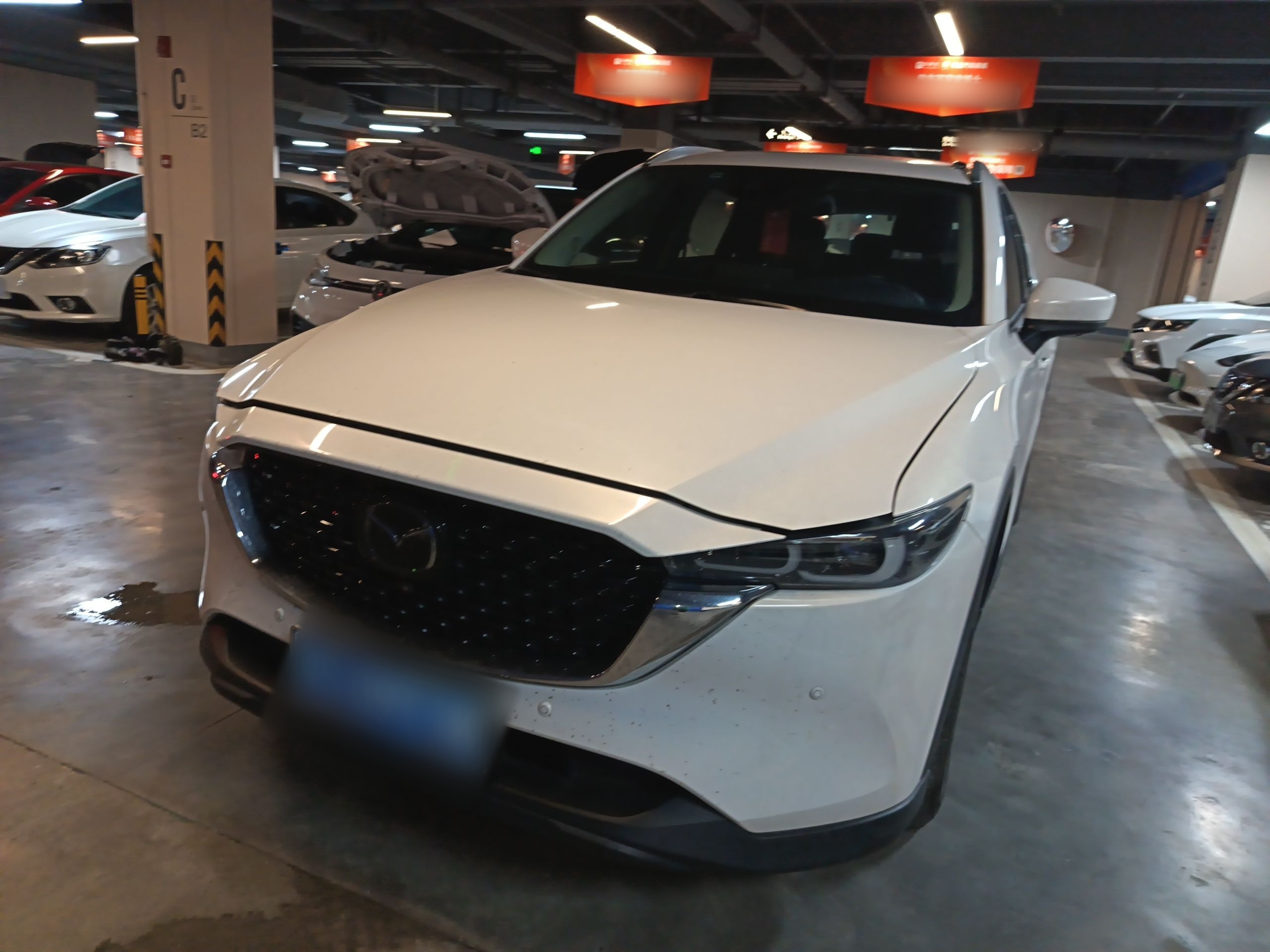 Под передней частью автомобиля