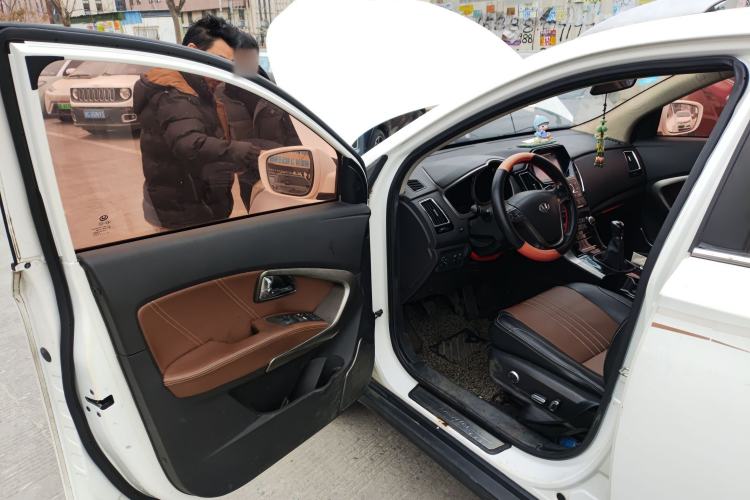 Used Huatai Santa Fe 2016 1.5T Gasoline Manual Two-Wheel Drive Smart Enjoyment i3 Model Driver Seat