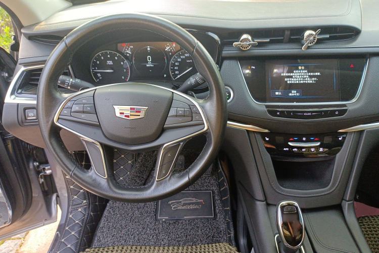 Used Cadillac XT5 2018 28T Four-Wheel Drive Luxury Model Steering Wheel