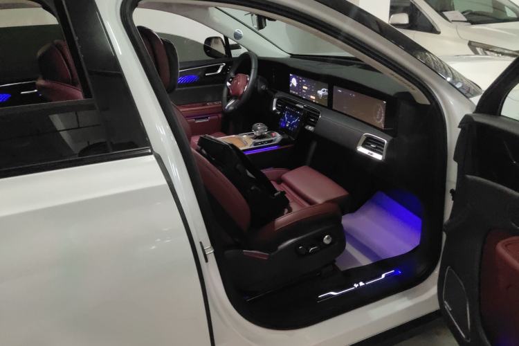 Used Hongqi E-HS9 2022 660 km Range Flagway Edition Six Seats Right Front Seat
