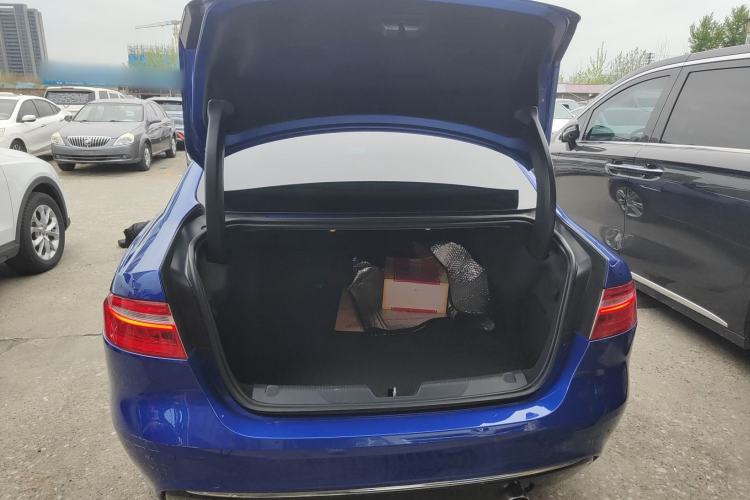 Used Jaguar XEL 2019 2.0T 200 PS Deluxe Edition Trunk