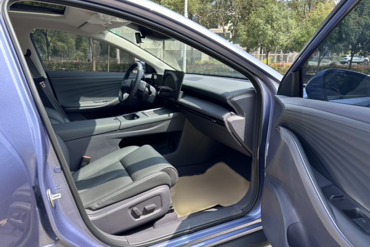 Used Nissan N6 2026 Model 180 Max Interior 5