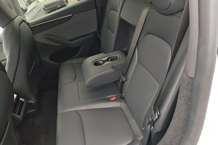 Used Tesla Model Y 2025 Rear-Wheel-Drive Version