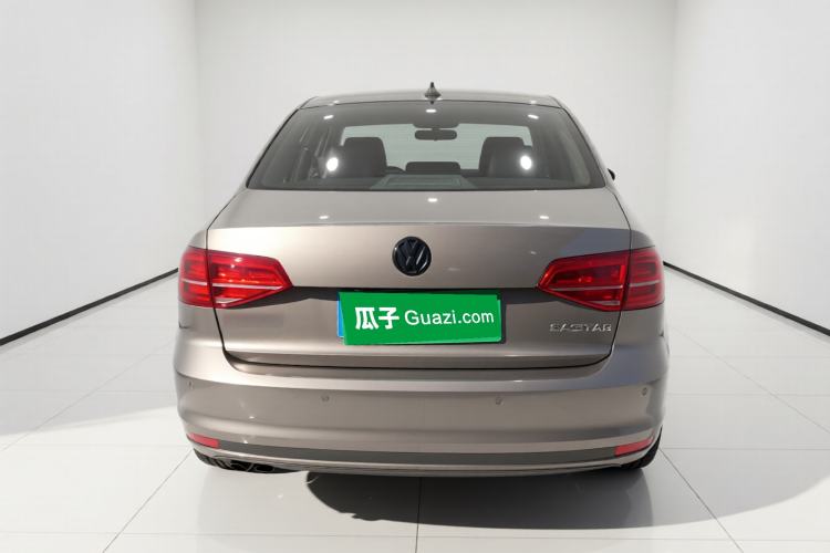 Used Volkswagen Sagitar 2015 230TSI Automatic Luxury Model
