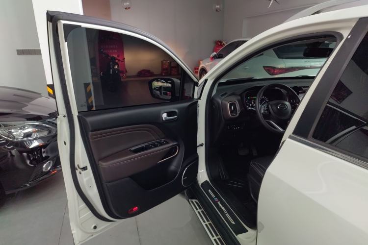 Used GAC Trumpchi GS3 2017 150N Automatic Elite Edition Driver Seat