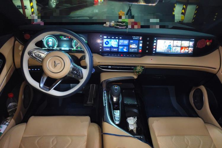 Used VOYAH FREE 2021 Four-Wheel Drive Standard Range-Extended Exclusive Luxury Package Center Console