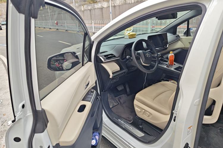 Used Toyota Sienna 2023 2.5L Hybrid Ultimate Edition