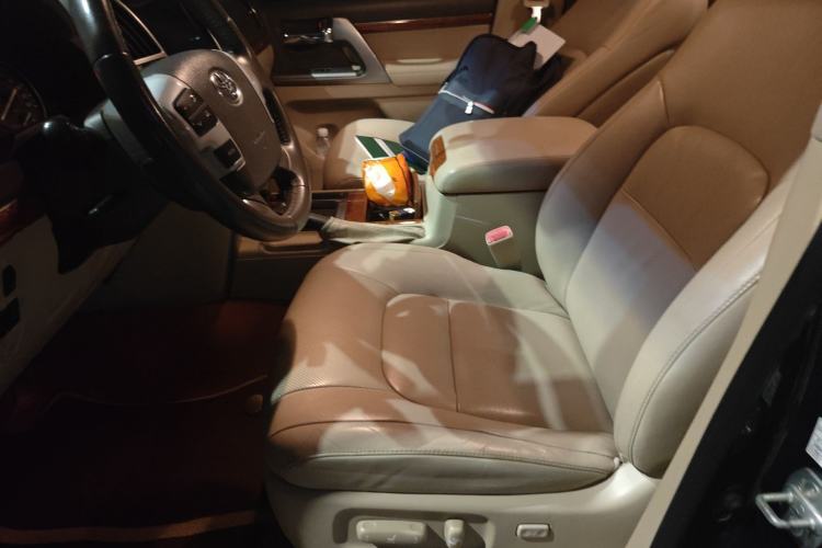 Used Toyota Land Cruiser 2012 4.0L Automatic VX
