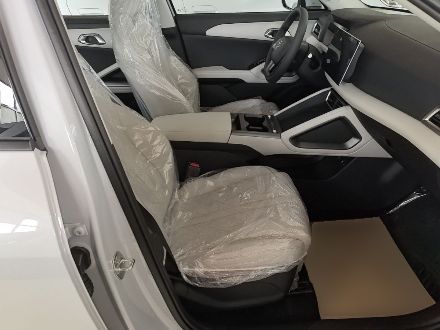 BYD Yuan UP 2025 Model 301KM Leading Version — снимка 19