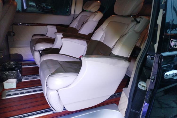 Used Mercedes-Benz Viano 2013 3.0L Comfort Edition
