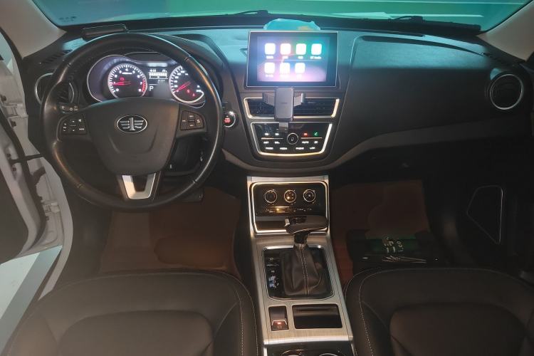 Used Bestune X40 2019 1.6L Automatic Luxury Edition China VI Center Console