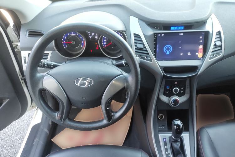 Used Hyundai Elantra (5th Generation / Langdong) 2015 1.6L Automatic Fashion Model Center Console