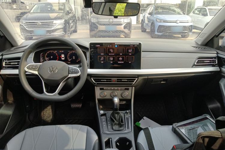 Used Volkswagen Lavida 2024 1.5L Automatic 5 Million Edition Center Console