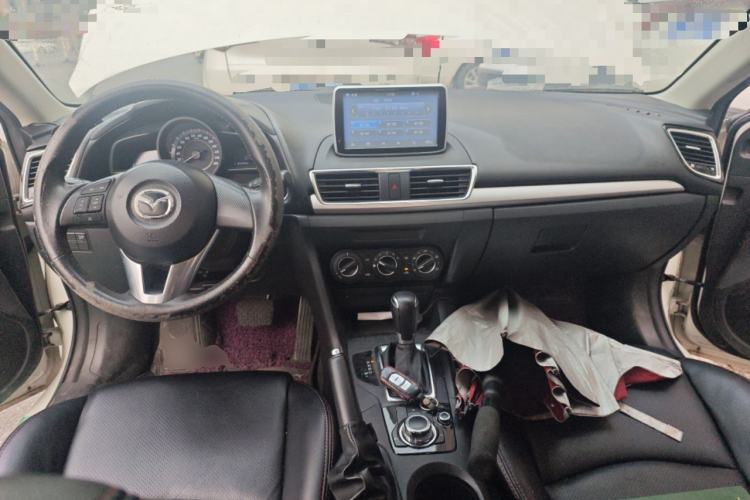 Used Mazda 3 Axela 2016 Sedan 1.5L Automatic Comfort Model Center Console