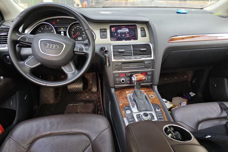 Used Audi Q7 2014 35 TFSI Ambition Edition Center Console