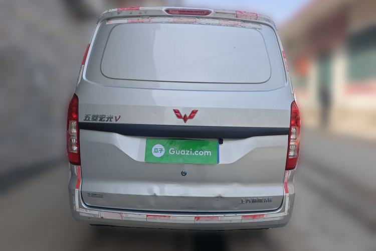 Used Wuling Hongguang V 2022 1.5L Jingqu Edition Enclosed-Window Vehicle with Hydraulic Power Steering LAR Rear