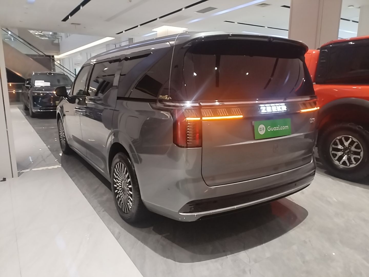 Zeekr 009 2024 7-Seater Aisle Version 108 kWh — снимка 4