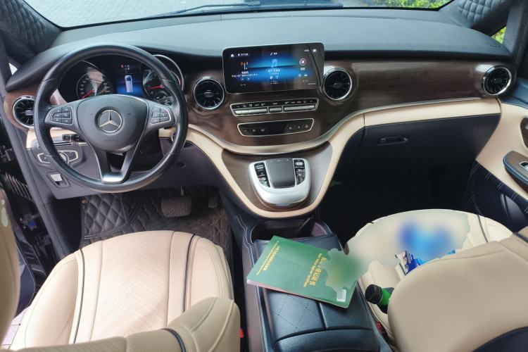 Used Mercedes-Benz V-Class 2020 V 260 Avantgarde Edition Center Console