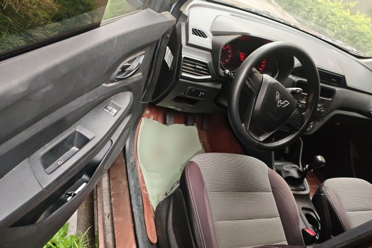 Used Wuling Hongguang 2019 1.5L S Basic Version China VI Standard LAR
