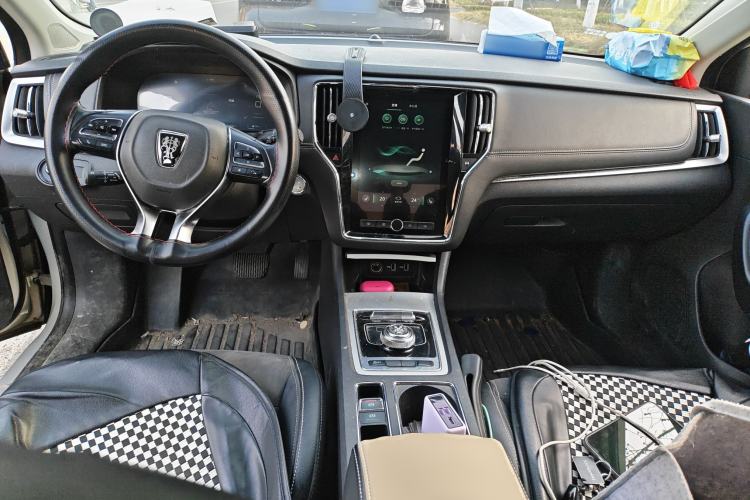 Used Roewe i6 New Energy 2017 45T Hybrid Connective Smart Luxury Edition Center Console