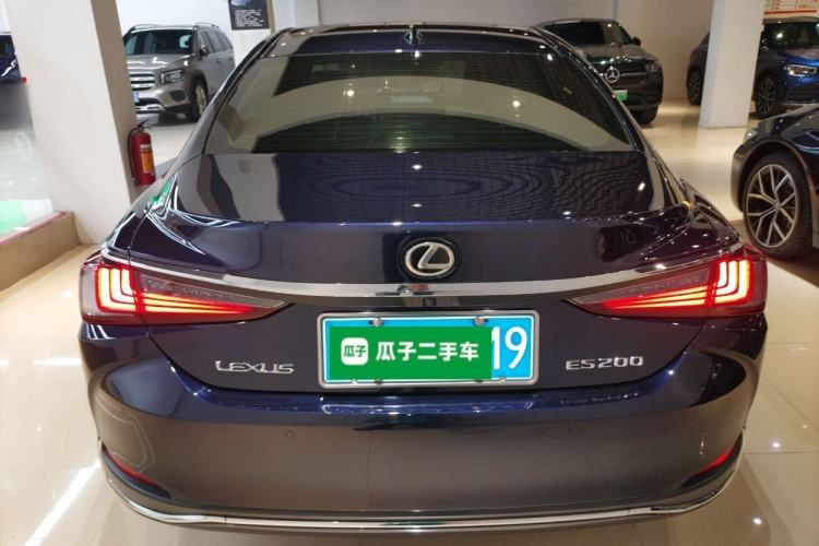 Used Lexus ES 2023 200 Excellence Edition Rear