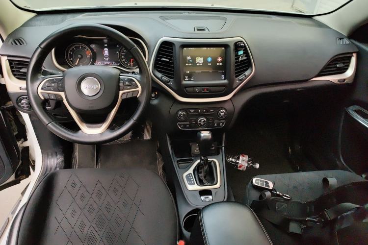 Used Jeep Cherokee 2017 2.0L Superior Edition Center Console