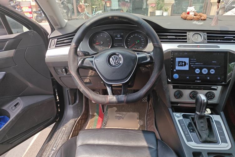 Used Volkswagen Magotan 2017 280TSI DSG Comfort Model Steering Wheel