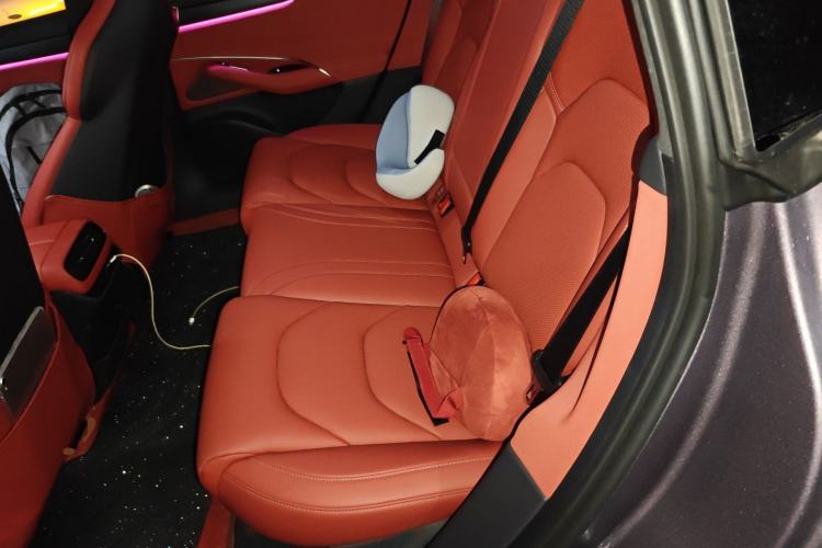 Used Xiaomi Auto SU7 2024 Four-Wheel Drive Ultra-Long Range Advanced Intelligent Driving Max Edition Left Rear Seat