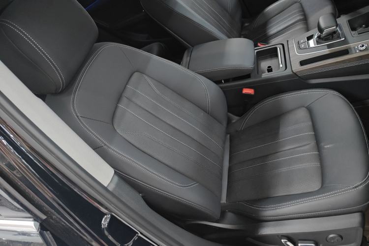 Used Audi Q5L 2023 40T Luxury Elegant Model Right Front Seat