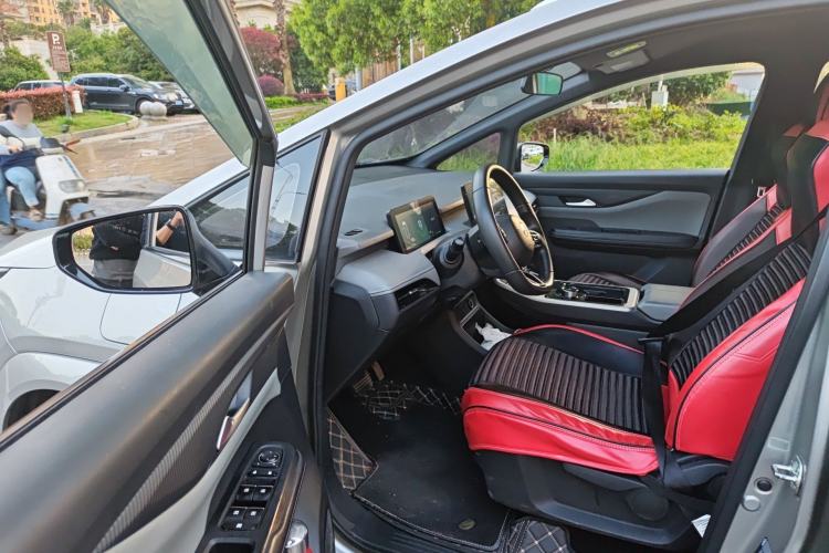 Used Hycan Z03 2022 510 km Range Trend Edition 135 kW 64.23 kWh Driver Seat